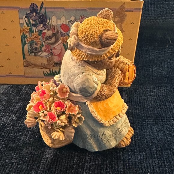 The Easter Bunny Family "Momma Making Basket" by United Design - Picture 4 of 10